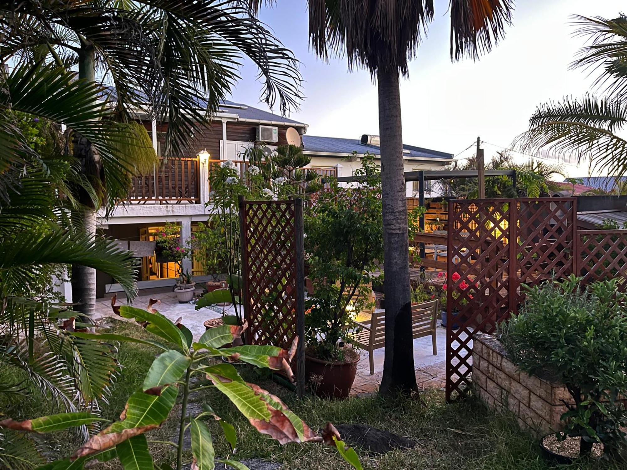 Kazyab Bed & Breakfast Сен-Пиер Екстериор снимка